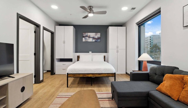 CozySuites Mass with parking, lounge & roof deck #24