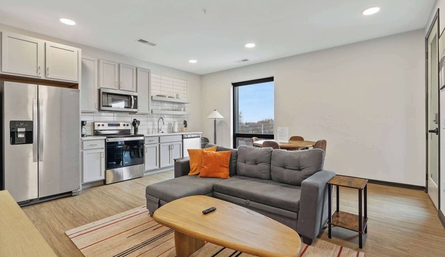 CozySuites Mass with parking, lounge & roof deck #26