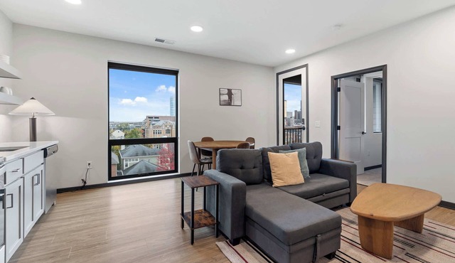 CozySuites Mass with parking, lounge & roof deck #28