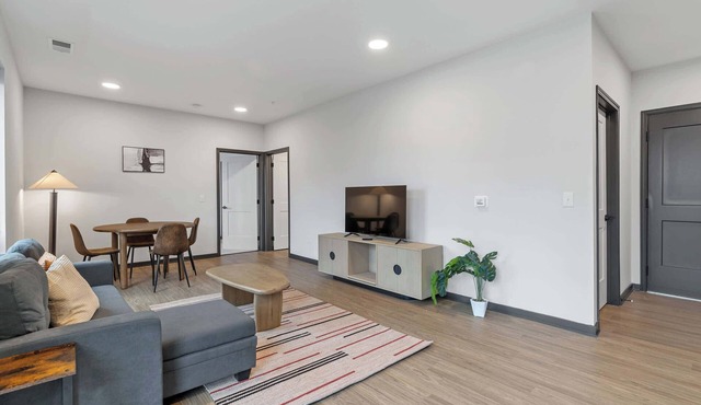 CozySuites Mass with parking, lounge & roof deck #31