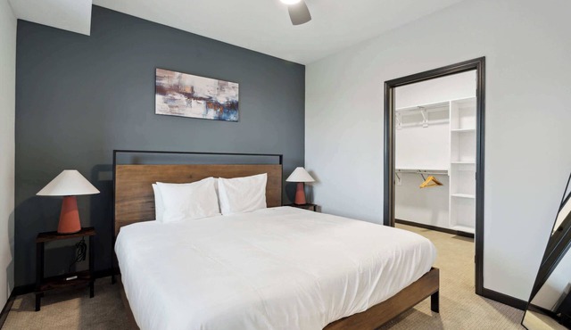 CozySuites Mass with parking, lounge & roof deck #33