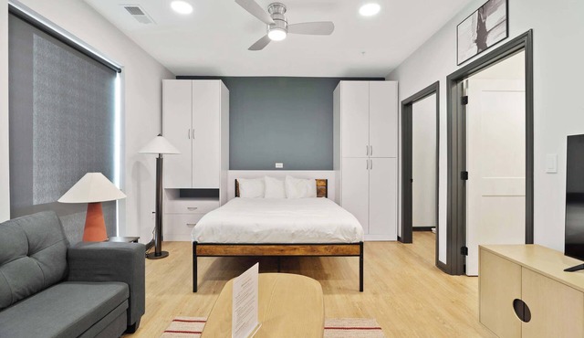 CozySuites Mass w/parking, lounge & roof deck #36