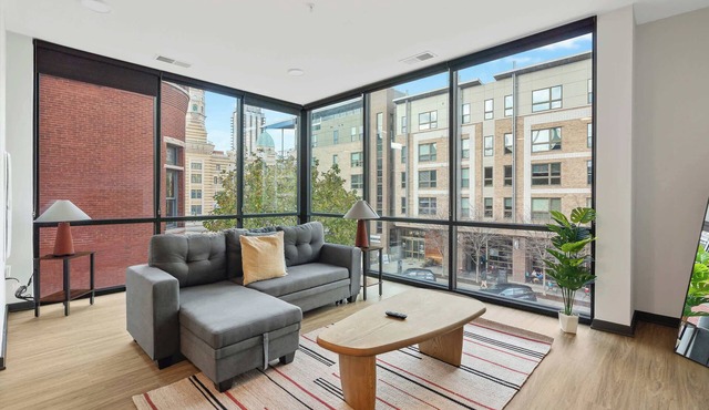 CozySuites Mass with parking, lounge & roof deck #37