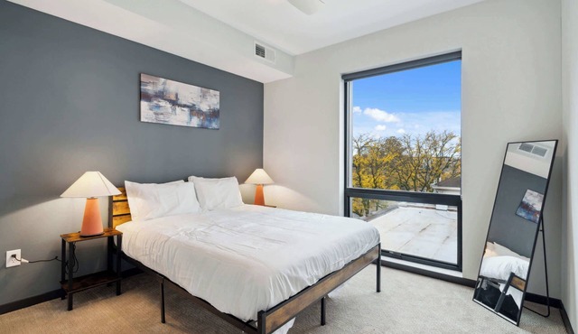 CozySuites Mass w/parking, lounge & roof deck #41