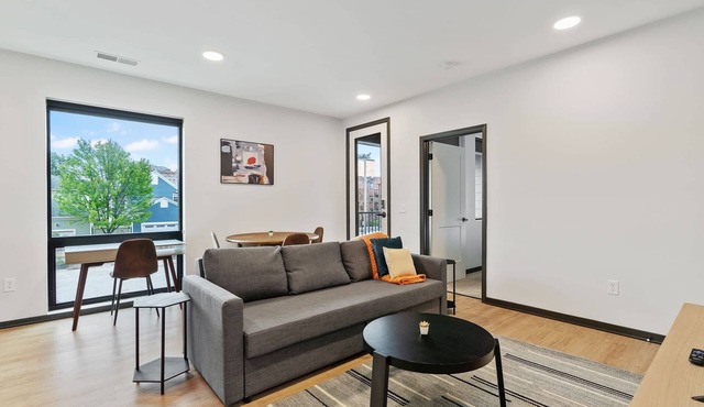 CozySuites Mass with parking, lounge and roof deck 2