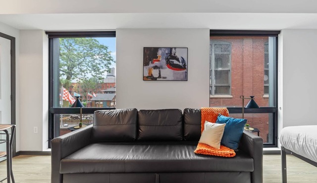 CozySuites Mass with parking, lounge and roof deck 13