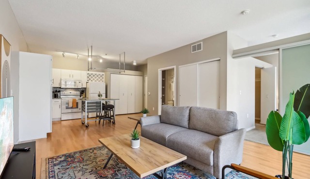 CozySuites Mill District with gym #01