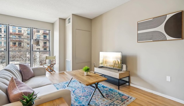 CozySuites Mill District with pool, gym #03