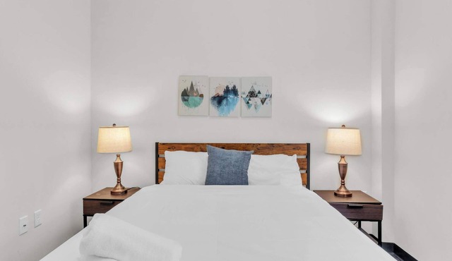 CozySuites Modern 1BR in Downtown Pitts 9
