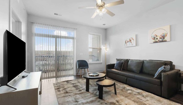 CozySuites Modern 2BR, Nora Indianapolis #11