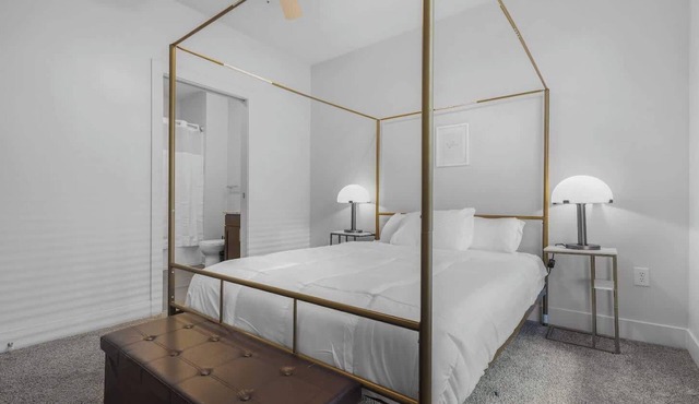 CozySuites Modern 2BR, Nora Indianapolis #10