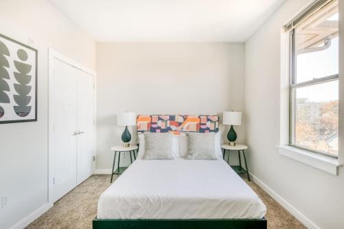 CozySuites Music Row Classy 1BR with free parking! 61