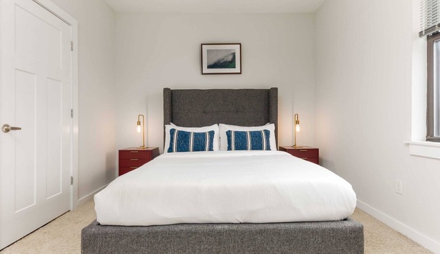 CozySuites Music Row Bold 2BR in Nashville! 55