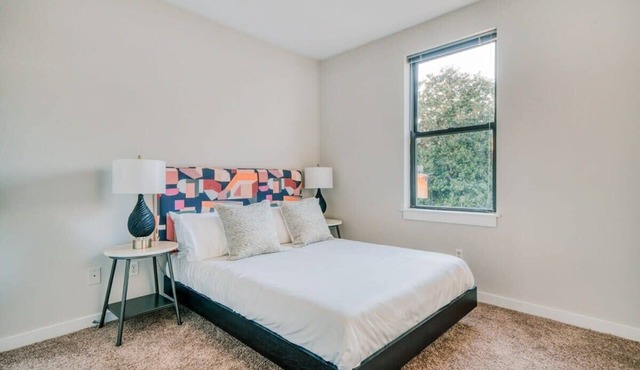 CozySuites Music Row Classy 1BR with free parking! 24