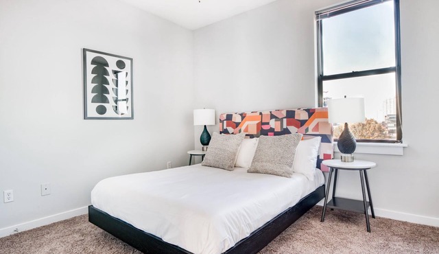 CozySuites Music Row Bold 1BR w/free parking!