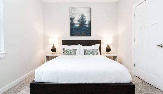 CozySuites Music Row Bold 2BR in Nashville! 50