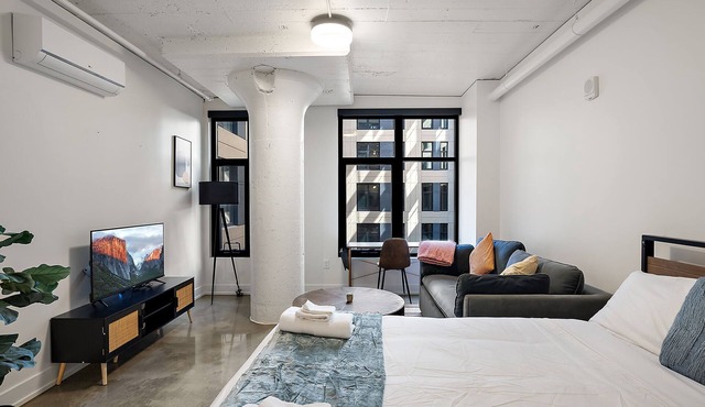 CozySuites NLG - Modern studio condo #18