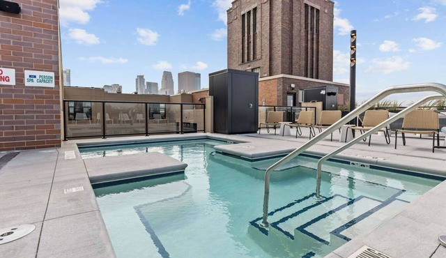 CozySuites NLG with pool, bowling alley, sauna 27