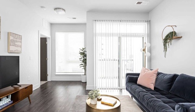 CozySuites Nora 2BR near Fashion Mall