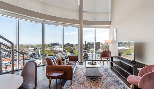 CozySuites - Penrose on Mass w/pool & parking #4