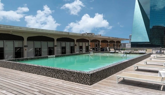 CozySuites Remi sauna, pool, gym