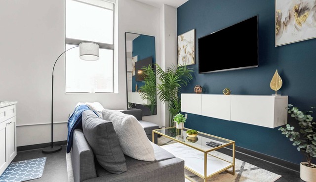 CozySuites Stylish 1BR in Downtown Pitts 13