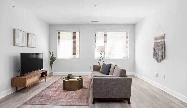 CozySuites Upscale Modern 2BR Broad Ripple