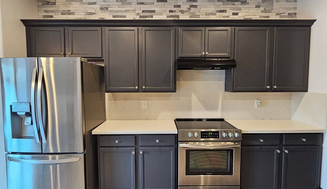 Cozzy & Charming 3-bedroom and 2 full baths house & pool & WiFi in Tolleson.