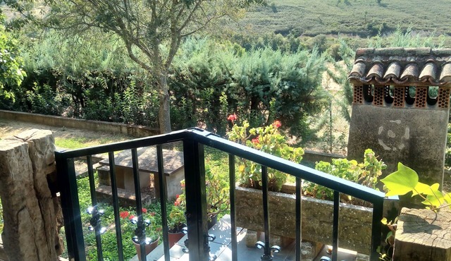 CR Yerbabuena, Independent Patio
