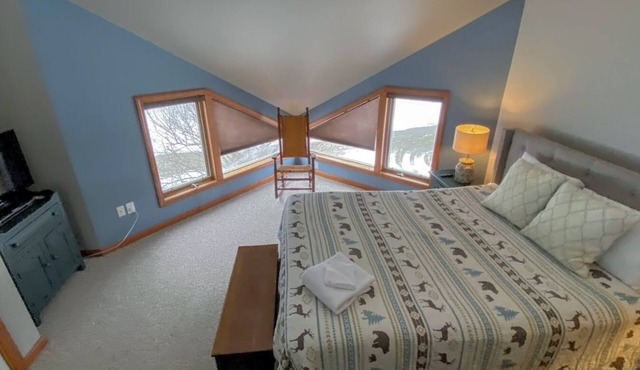 Cr11 C11 Top Rated Townhome Great Views Fireplaces Wifi AC Short Walk to Slopes Pool gym Passes