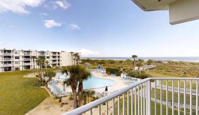 CR1306 - Watch the Sunrise from this 3 bedroom ocean view condo