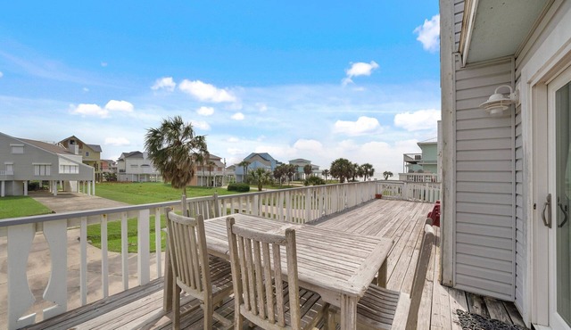 Crab Claw | Pet-friendly, Water Views + Large Deck