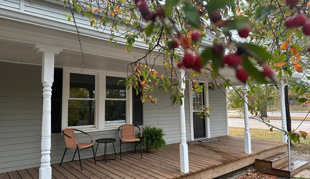 Crabapple Cottage Your cozy temporary home