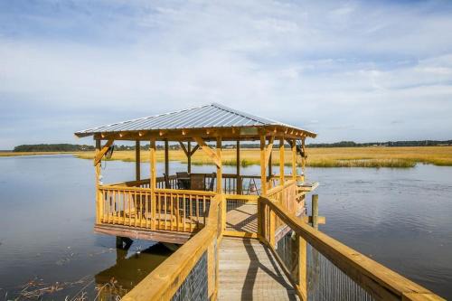 Crabbin Cabin - Spacious, Seasonal Riverside Home On The Ga Coast