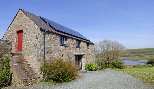 Crabhall Barn, Holiday Property Dale, Sleeps 4, 2 bedrooms, bathrooms