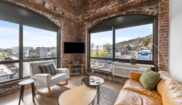 Craft District Apt w/Gym & Coffee Shop 316