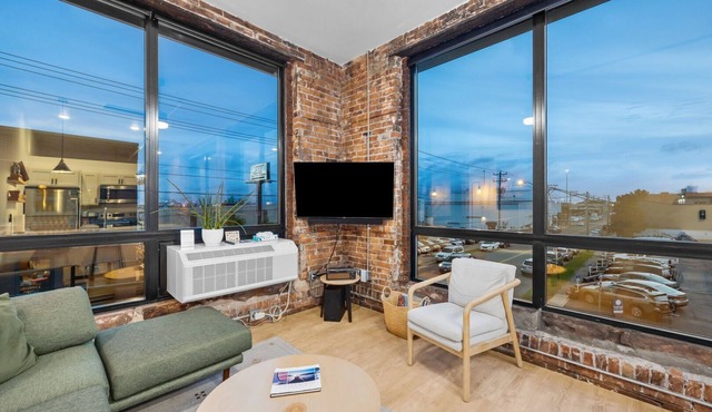 Craft District Apt w/Gym & Coffee Shop 207