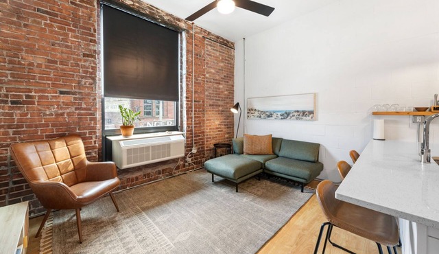 Craft District Apt w/Gym & Coffee Shop 223