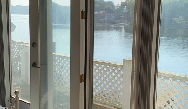 Craftsman Built Baugo Bay Waterfront Sleeps 14