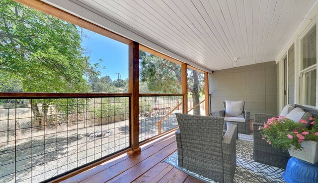 Craftsman Bungalow close to Main Street