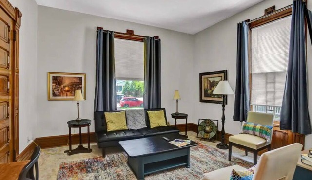 Craftsman charm King Bedroom Private Condo Unit walk to hospital & capitol