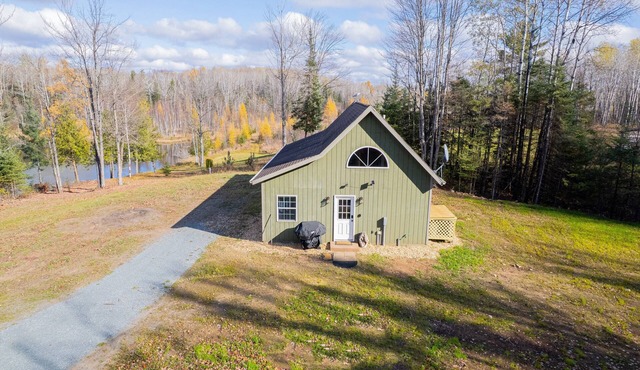 Craftsman Cottage: Spring Lakefront Escape , Peaceful Views & Wildlife Everywhere