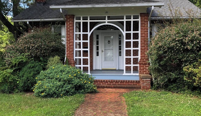 Craftsman Cottage - Charming 3-bedroom house with WiFi and AC in lovely Orange