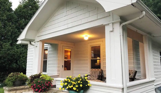 Craftsman Cottage minutes from the Mississippi River.