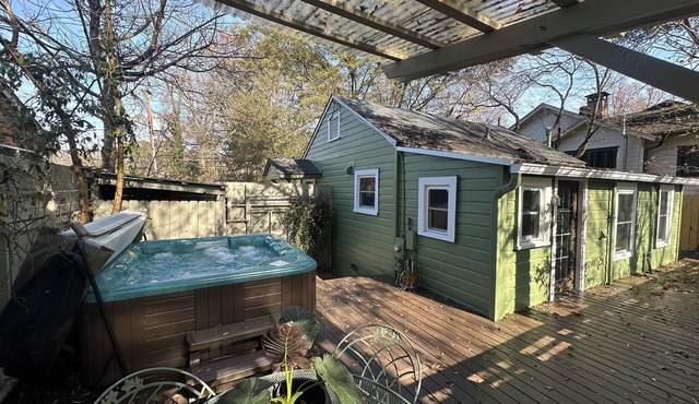 Craftsman cottage w/hot tub