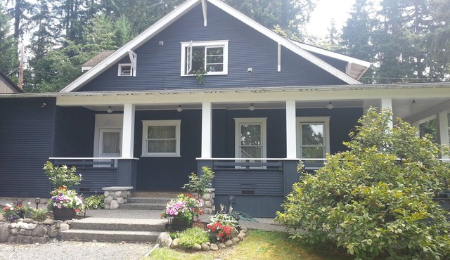 Craftsman Duplex in Old Town Issaquah - Free Wi-Fi