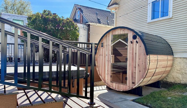 Craftsman near Downtown & Perry District, Hot Tub, Fire Pit, Sleeps 8