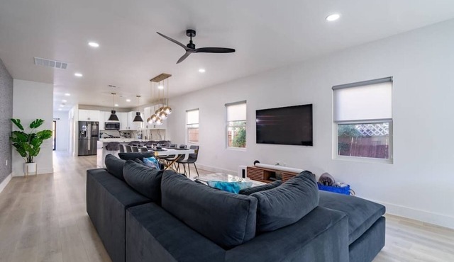 *Craftsman's Paradise - 12 Guest Gorgeous Home*