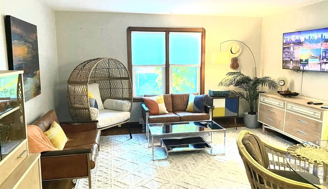 Craftsman with Private Quaint Relaxing Garden Near Hamlin