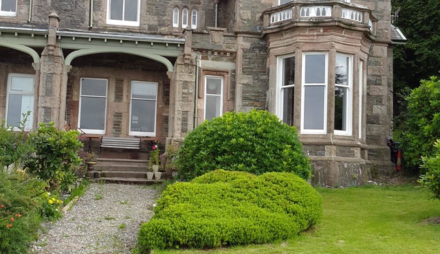 Cragowlet House East - B-listed Grand Victorian property (1200 sq. ft)